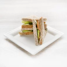 Plateau de 24 mini club sandwich végétariens - Jardins d'Épicure traiteur artisanal et écoresponsable qui fait de livraison à Paris et Île de France