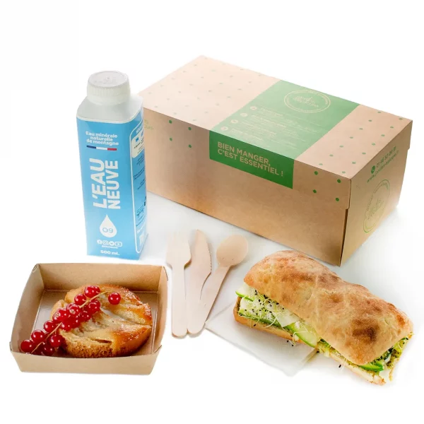 Plateau Repas L'Essentiel Sandwich avec Focaccia végétarien, dessert du jour et Bouteille brique Tetra Pak d’eau minérale durable (50 cl) - Jardins d'Épicure traiteur artisanal et éco-responsable qui fait de livraison à Paris et Île de France